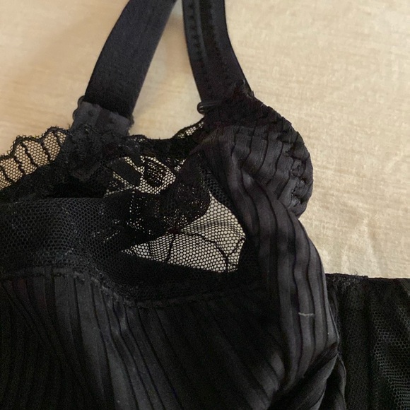 Chantelle Black Lace Underwire Bra - Picture 5 of 8